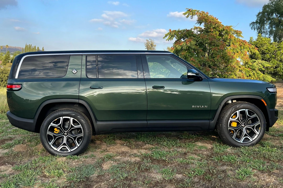 2022 Rivian R1S - Image 3 of 31