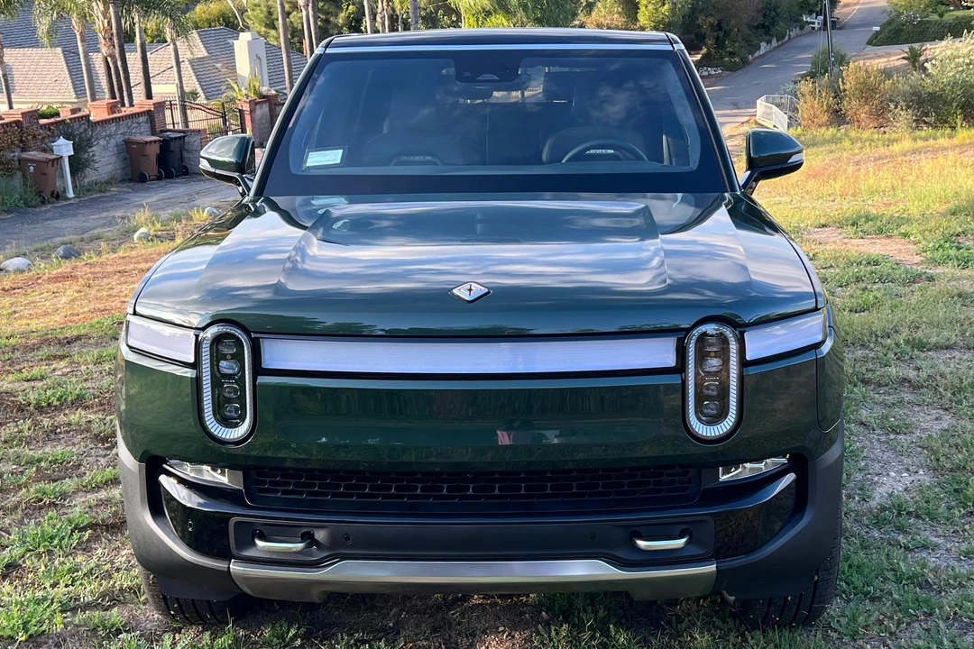 2022 Rivian R1S - Image 2 of 31