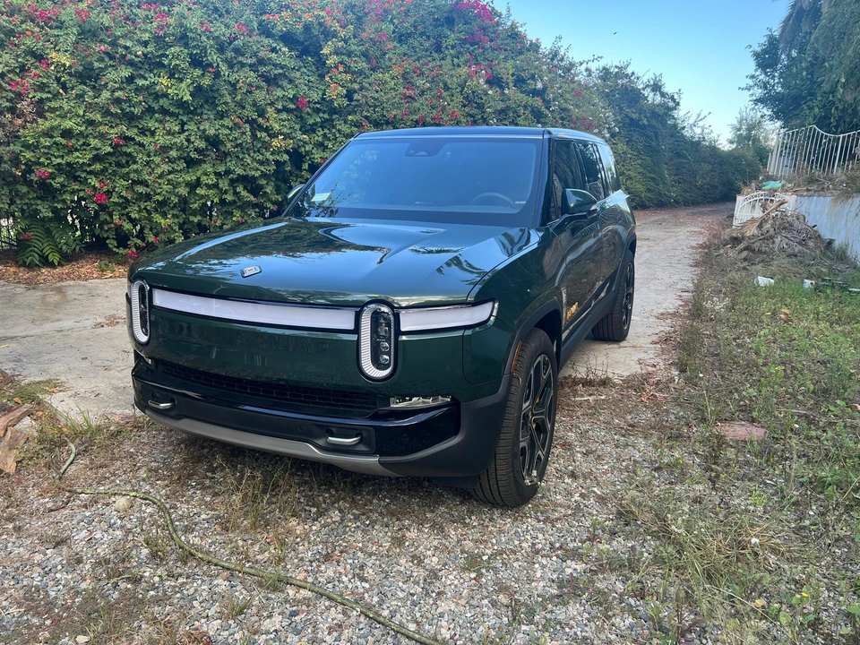 2022 Rivian R1S - Image 6 of 31