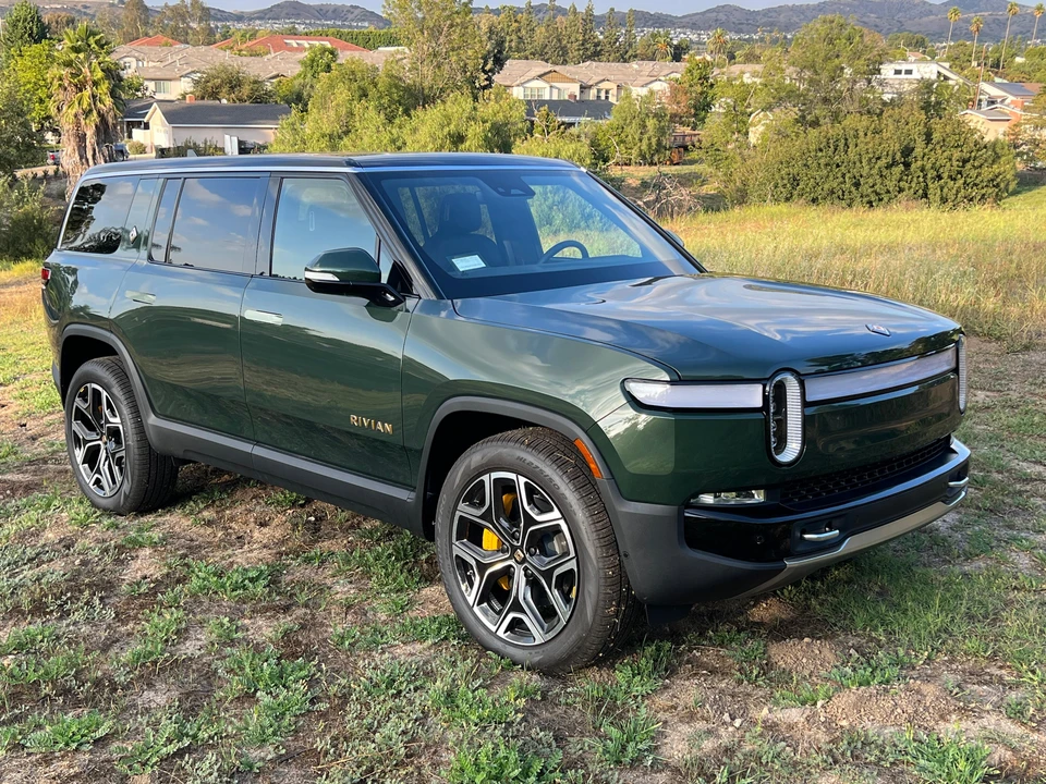 2022 Rivian R1S - Image 13 of 31