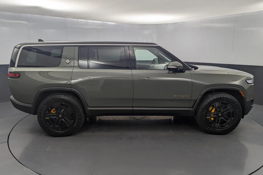 2022 Rivian R1S - Image 3 of 11