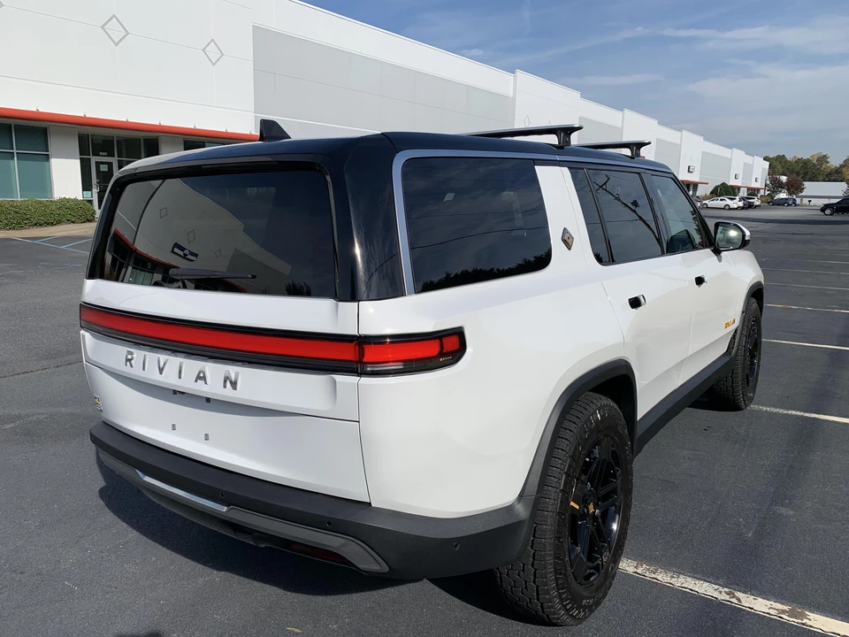 2022 Rivian R1S - Image 11 of 31
