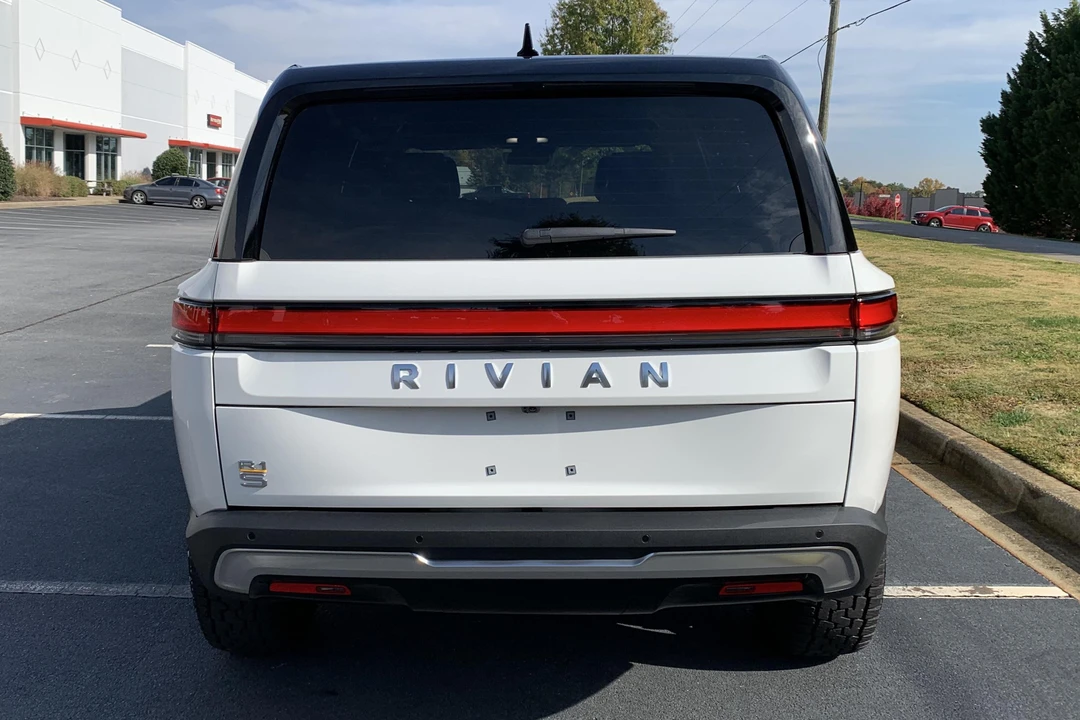 2022 Rivian R1S - Image 5 of 31