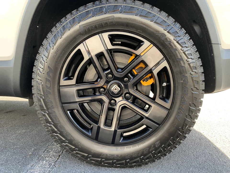2022 Rivian R1S - Image 25 of 31
