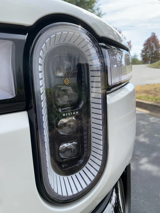 2022 Rivian R1S - Image 15 of 31