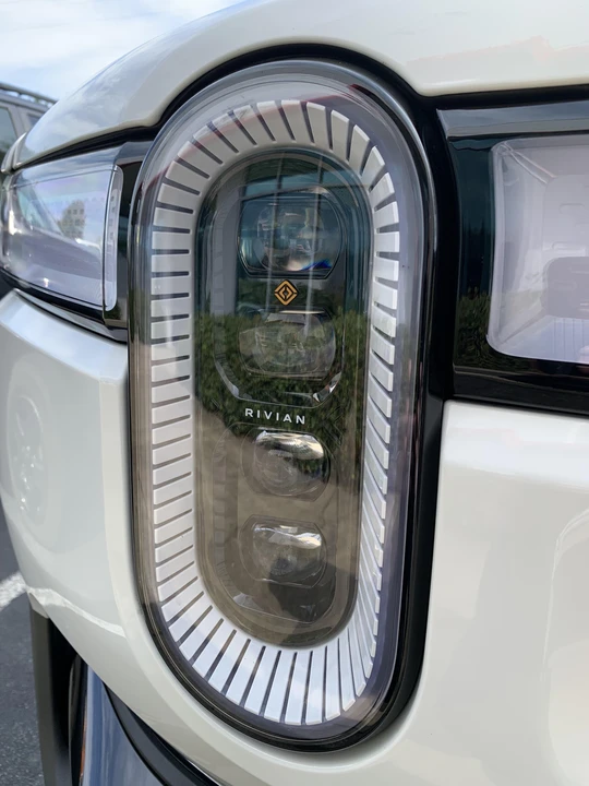 2022 Rivian R1S - Image 13 of 31