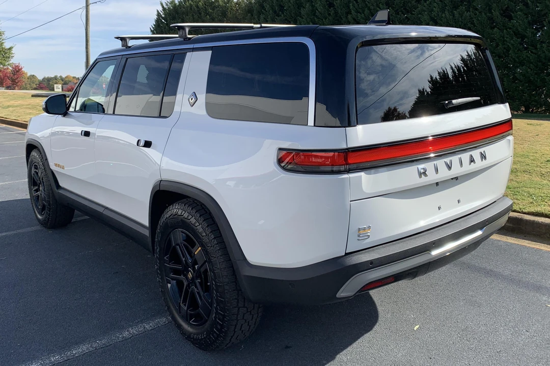 2022 Rivian R1S - Image 4 of 31