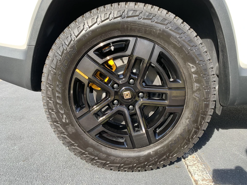 2022 Rivian R1S - Image 26 of 31