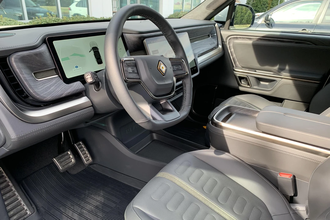 2022 Rivian R1S - Image 29 of 31