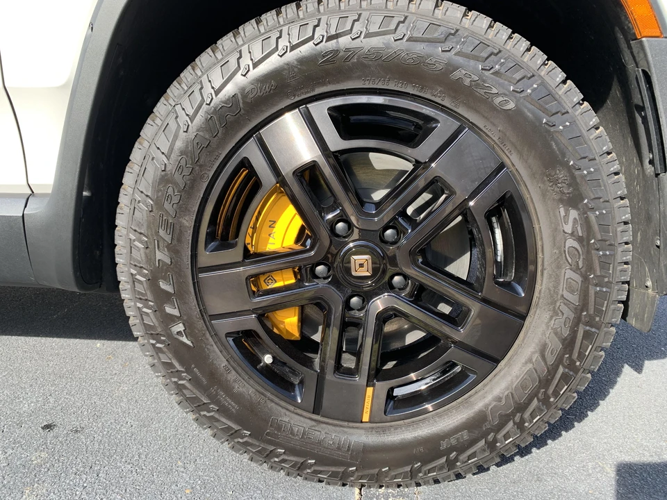 2022 Rivian R1S - Image 27 of 31