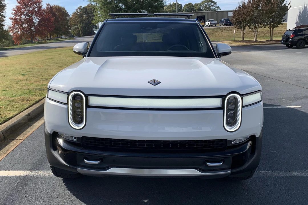 2022 Rivian R1S - Image 2 of 31