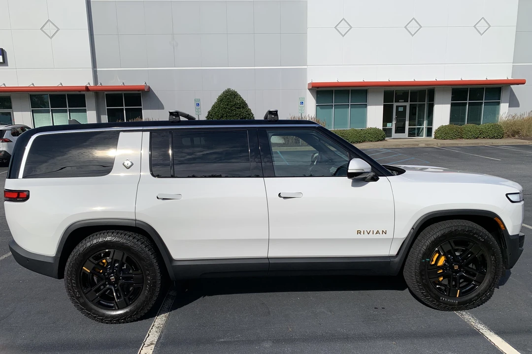 2022 Rivian R1S - Image 3 of 31