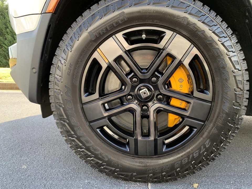 2022 Rivian R1S - Image 24 of 31