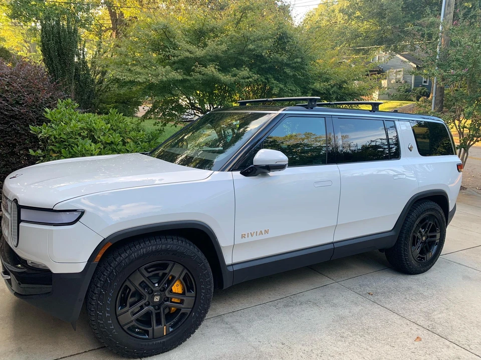 2022 Rivian R1S - Image 8 of 31