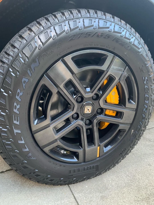2022 Rivian R1S - Image 28 of 31