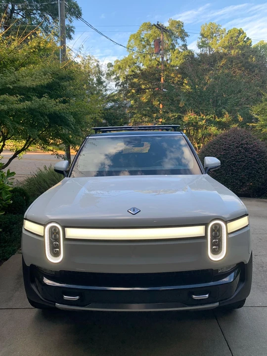 2022 Rivian R1S - Image 6 of 31