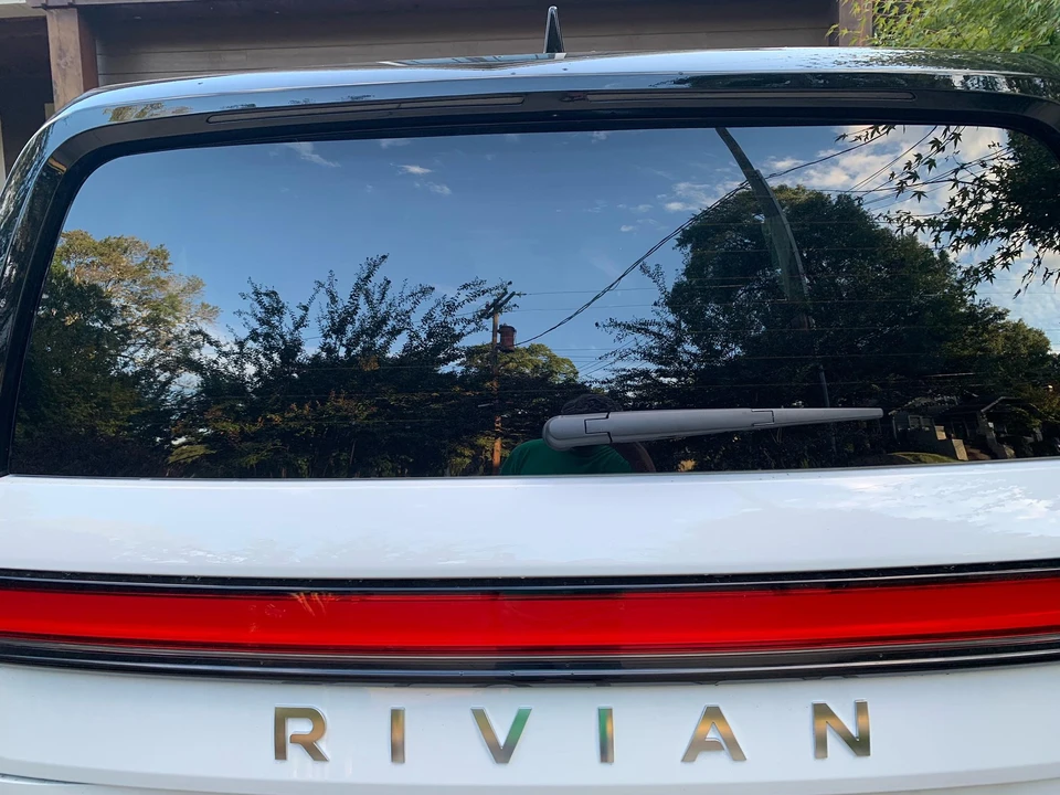 2022 Rivian R1S - Image 19 of 31