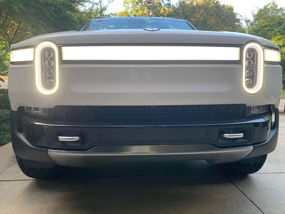 2022 Rivian R1S - Image 7 of 31