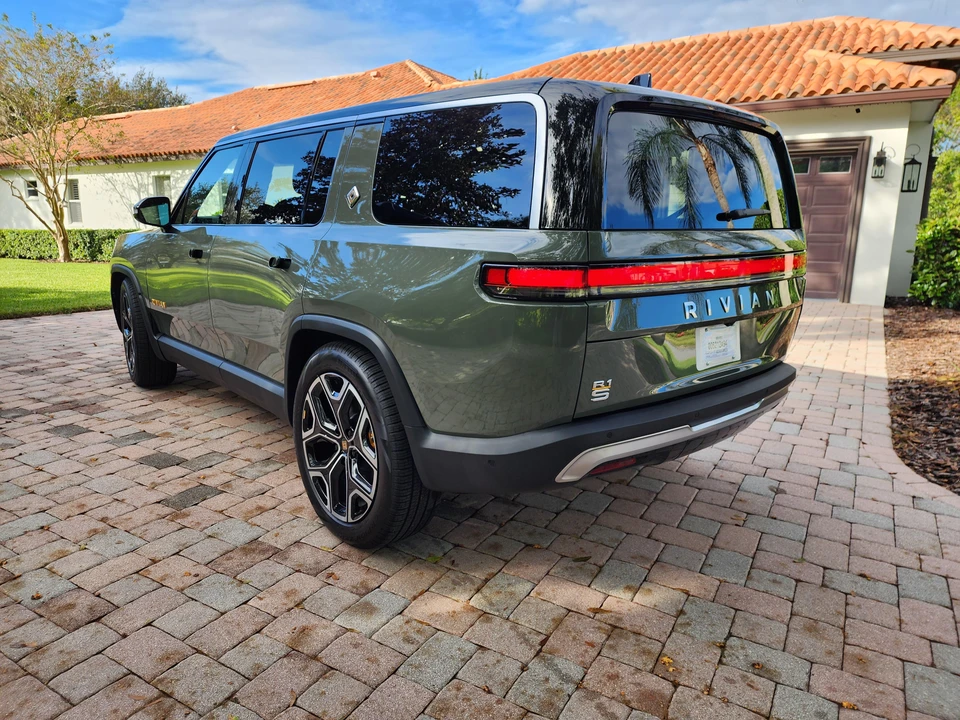 2022 Rivian R1S - Image 21 of 31