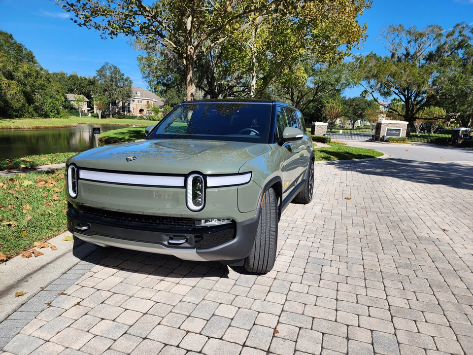 2022 Rivian R1S - Image 6 of 31