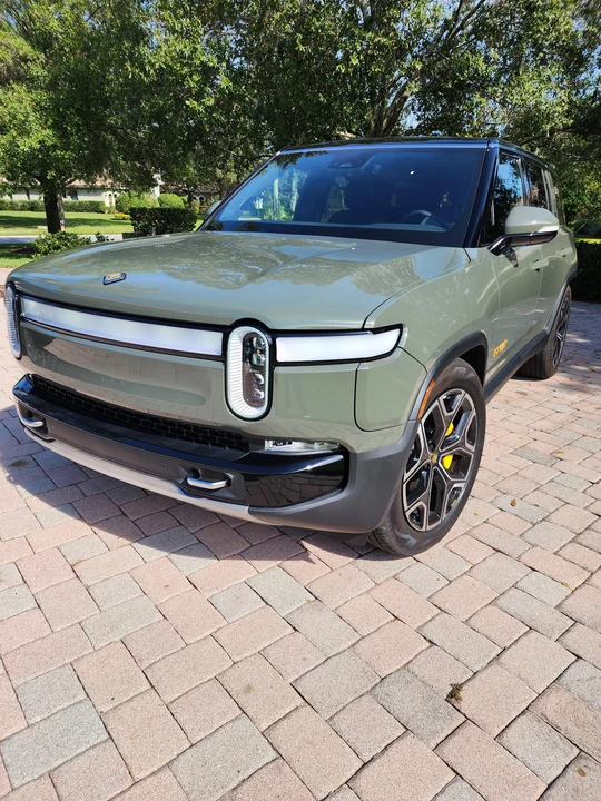 2022 Rivian R1S - Image 7 of 31