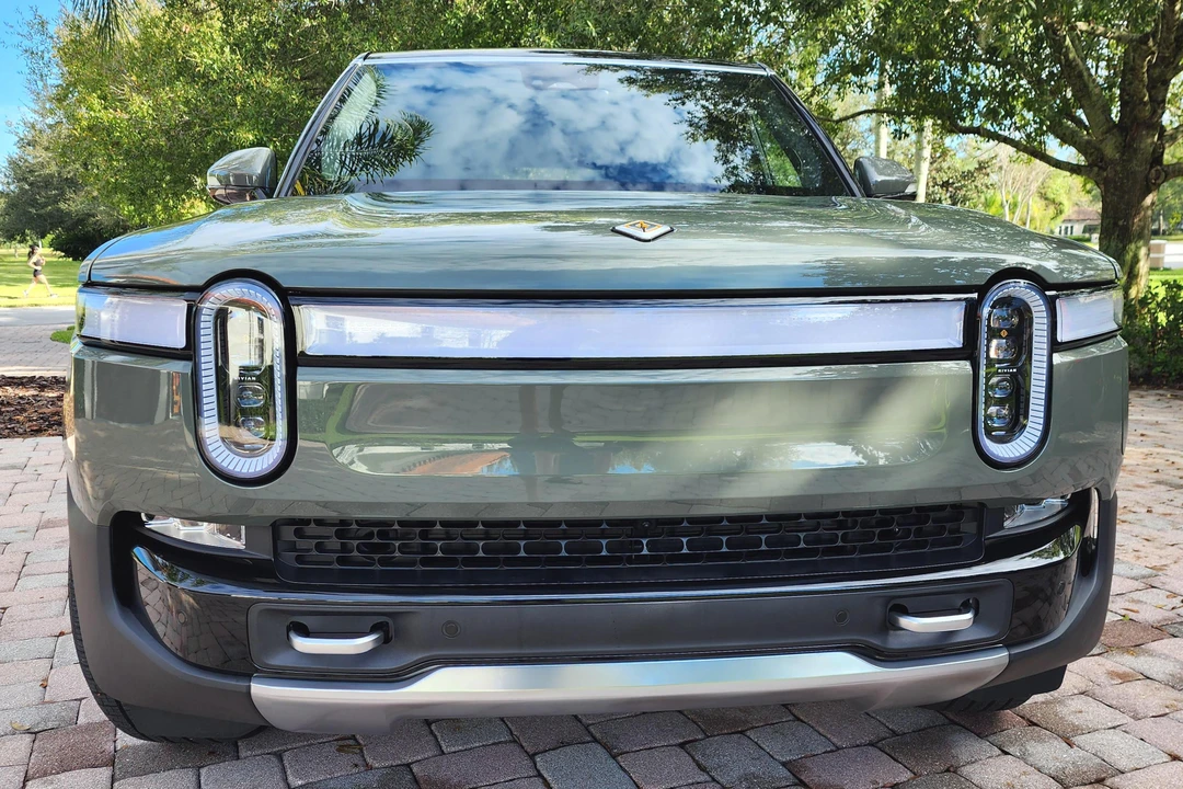 2022 Rivian R1S - Image 2 of 31