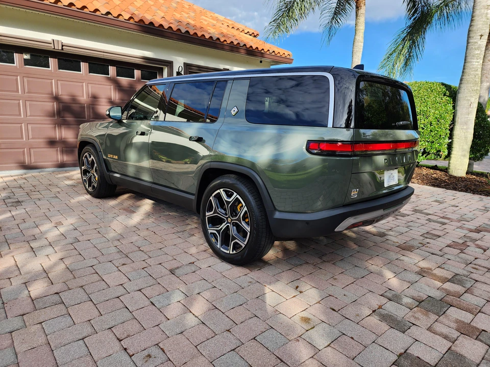 2022 Rivian R1S - Image 20 of 31