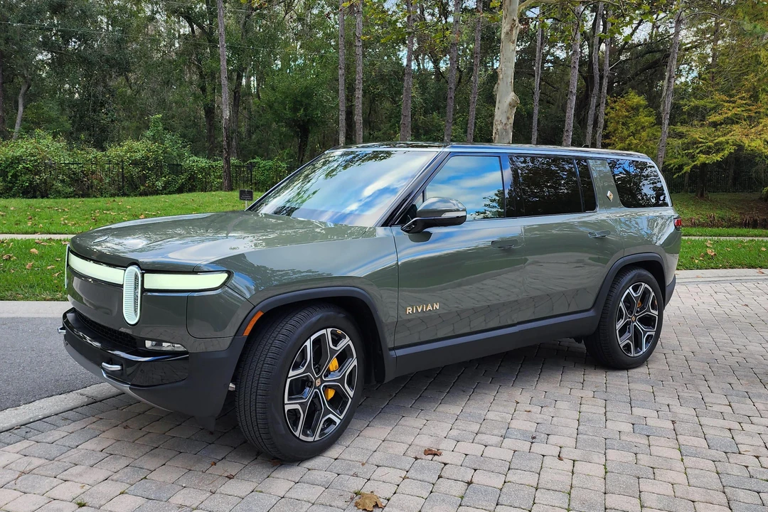 2022 Rivian R1S - Image 14 of 31