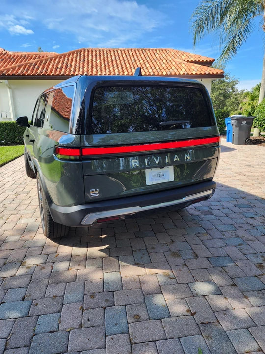 2022 Rivian R1S - Image 23 of 31