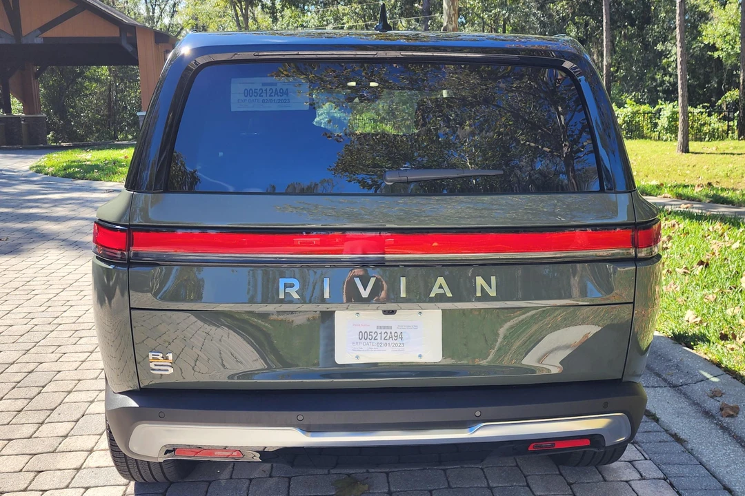 2022 Rivian R1S - Image 5 of 31