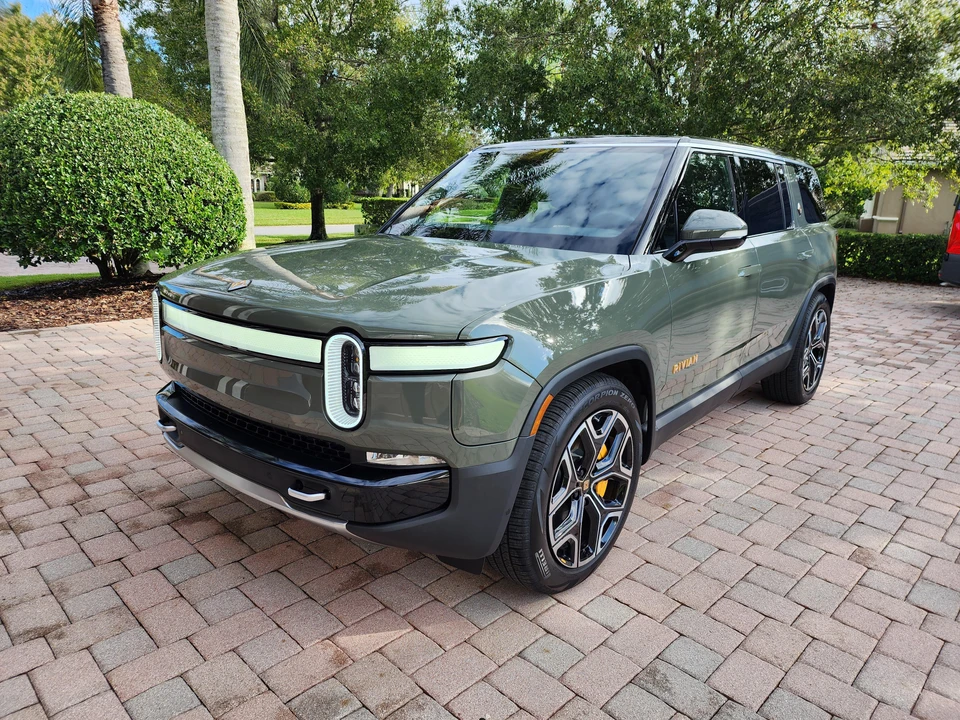 2022 Rivian R1S - Image 8 of 31