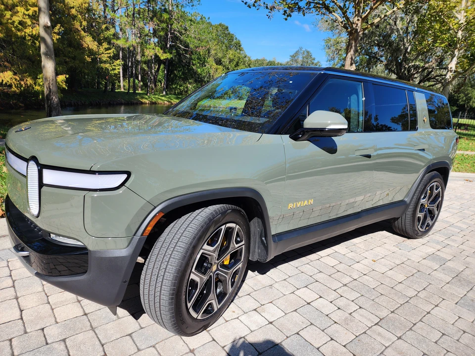 2022 Rivian R1S - Image 13 of 31