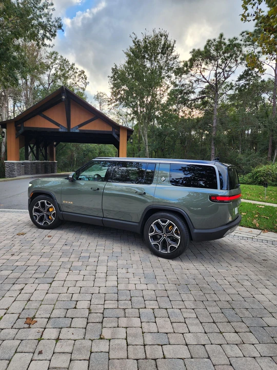 2022 Rivian R1S - Image 19 of 31