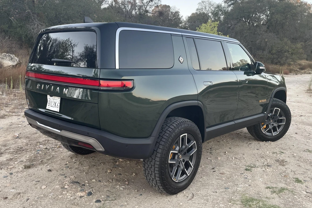 2022 Rivian R1S - Image 8 of 14