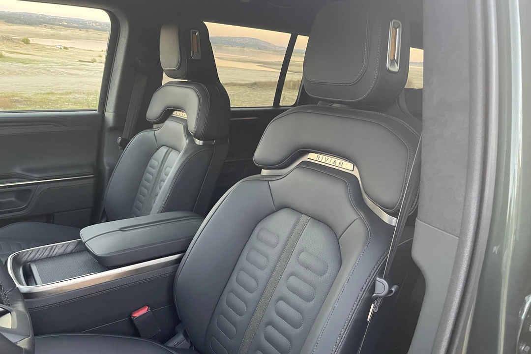 2022 Rivian R1S - Image 14 of 14