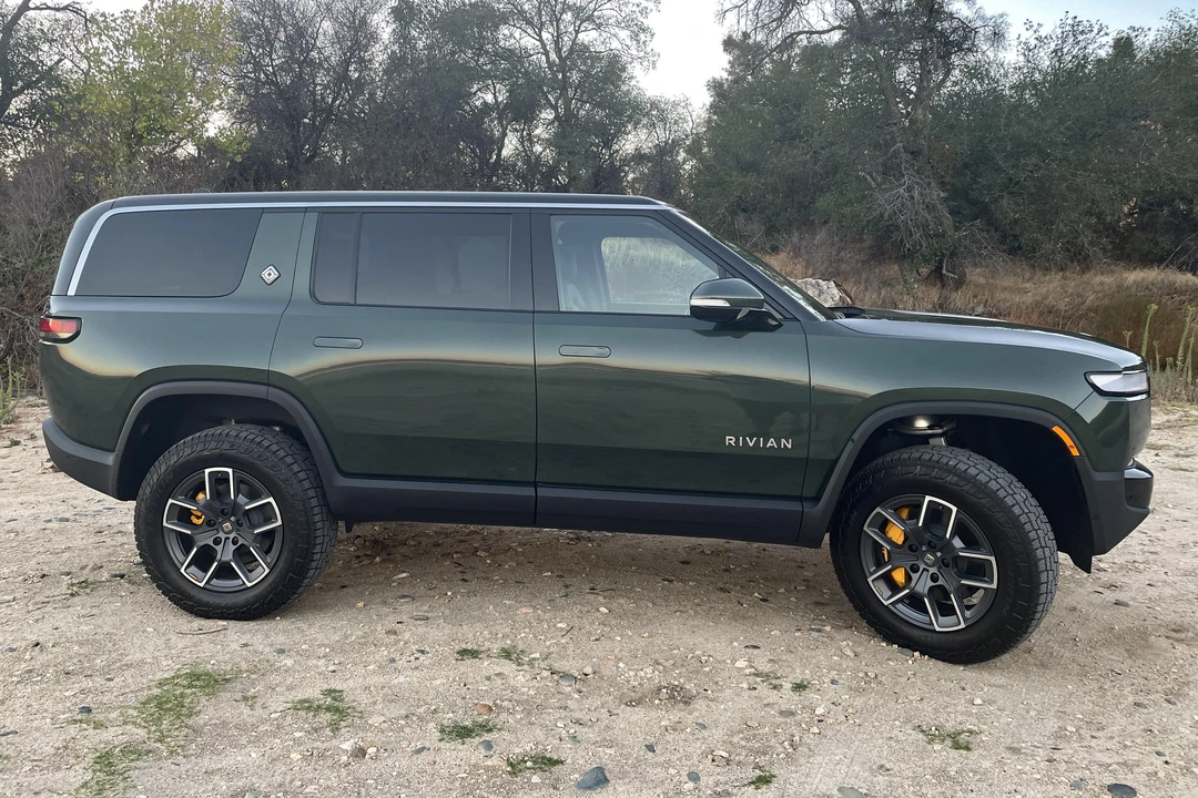 2022 Rivian R1S - Image 3 of 14
