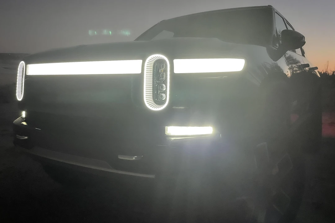 2022 Rivian R1S - Image 11 of 14