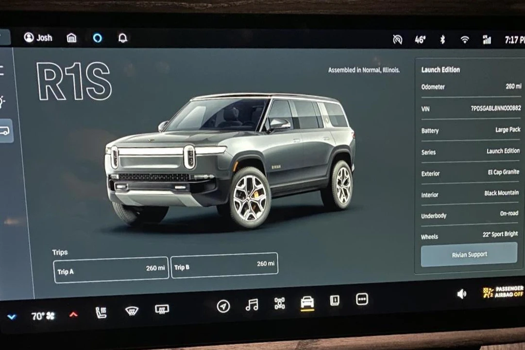2022 Rivian R1S - Image 13 of 13