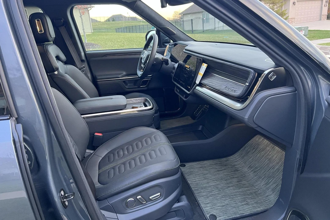 2022 Rivian R1S - Image 11 of 13