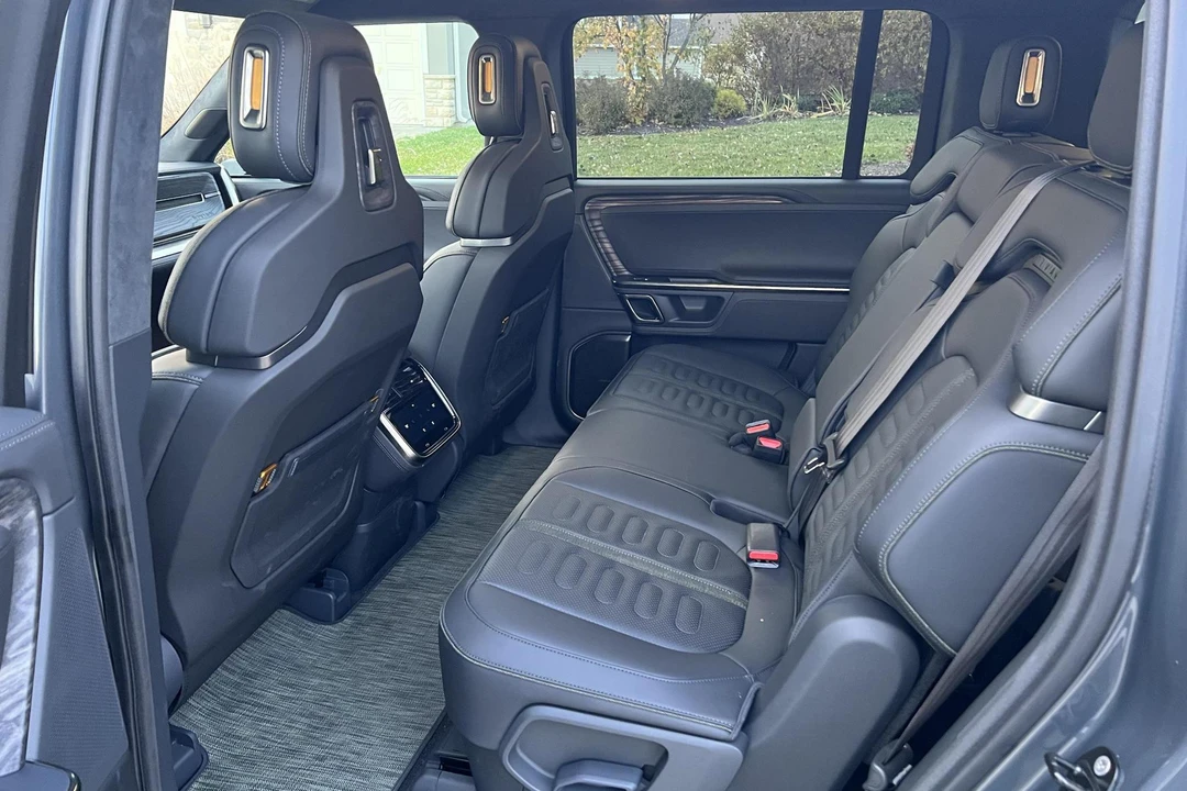 2022 Rivian R1S - Image 12 of 13