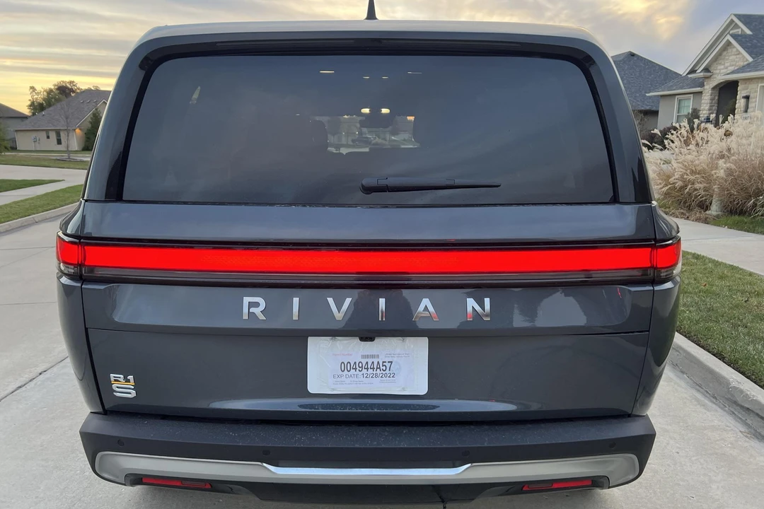 2022 Rivian R1S - Image 5 of 13