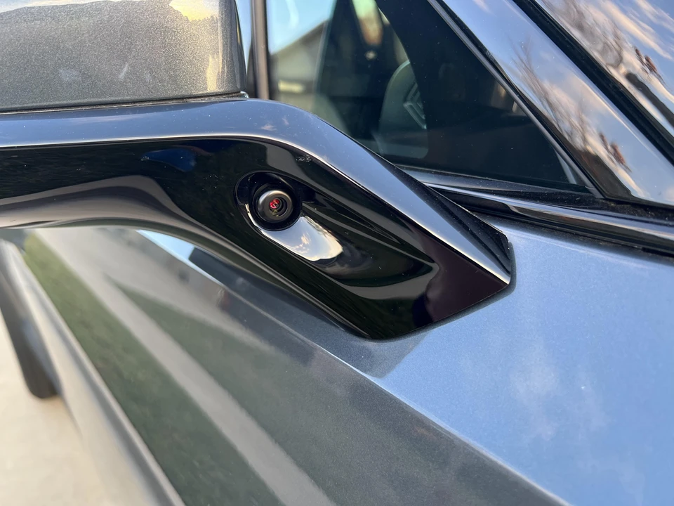 2022 Rivian R1S - Image 9 of 13
