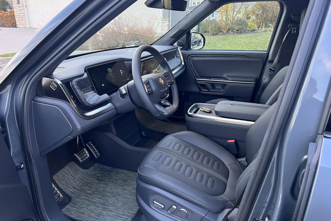 2022 Rivian R1S - Image 10 of 13