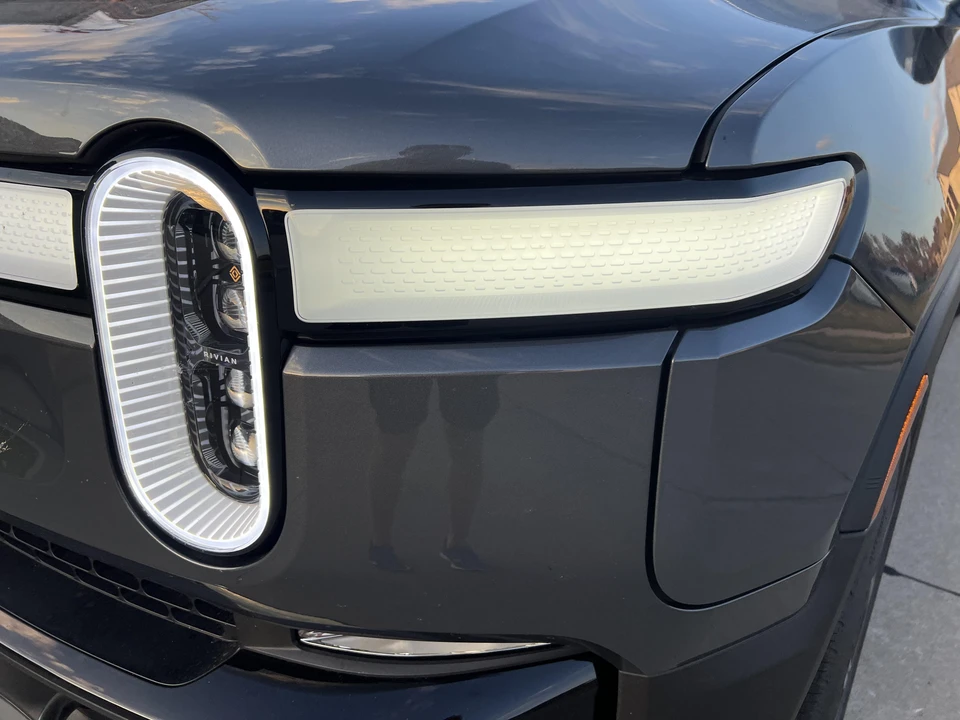 2022 Rivian R1S - Image 8 of 13