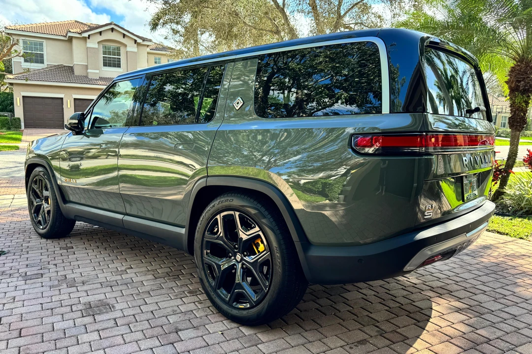2022 Rivian R1S - Image 4 of 31