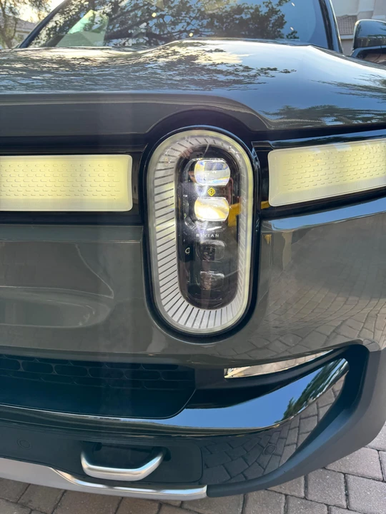 2022 Rivian R1S - Image 30 of 31