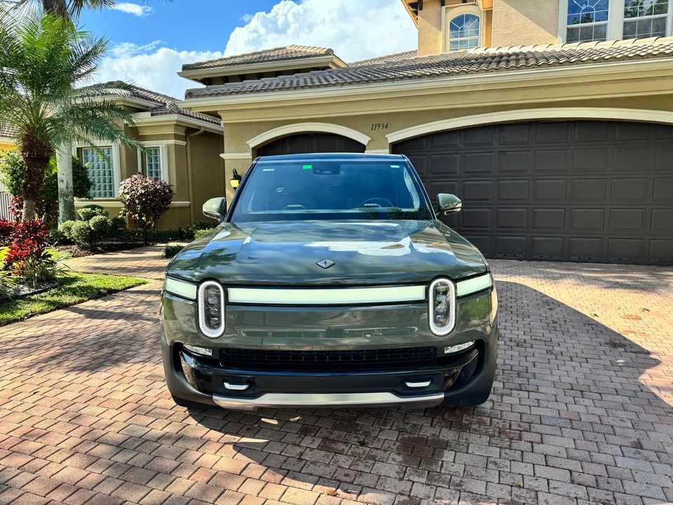 2022 Rivian R1S - Image 6 of 31