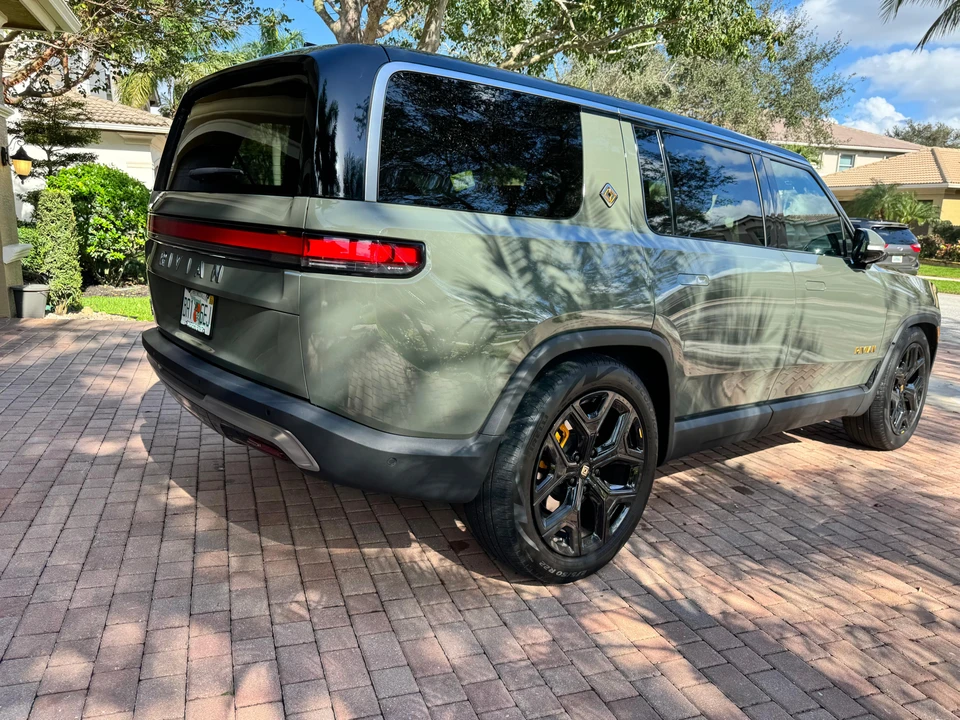 2022 Rivian R1S - Image 22 of 31