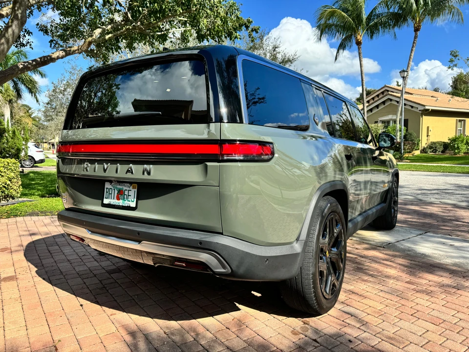 2022 Rivian R1S - Image 20 of 31