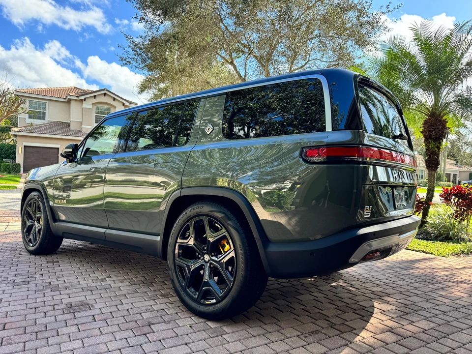 2022 Rivian R1S - Image 11 of 31